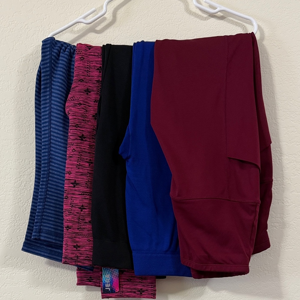 Women's Multi-Color Leggings Set